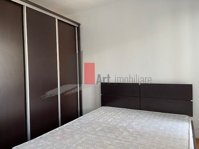 Trei camere vizavi de parcul Plumbuita.