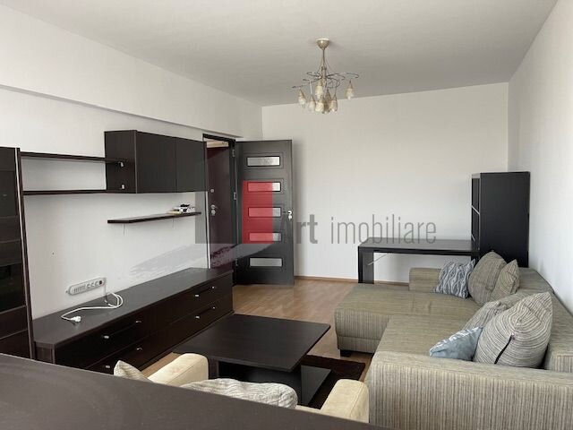 Trei camere vizavi de parcul Plumbuita.