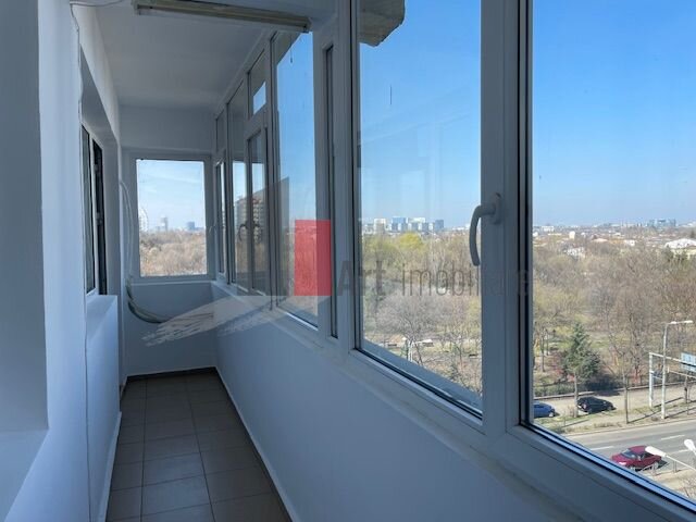 Trei camere vizavi de parcul Plumbuita.