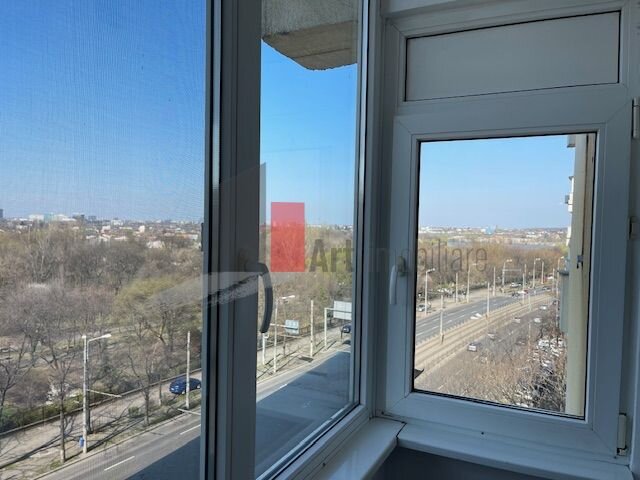 Trei camere vizavi de parcul Plumbuita.