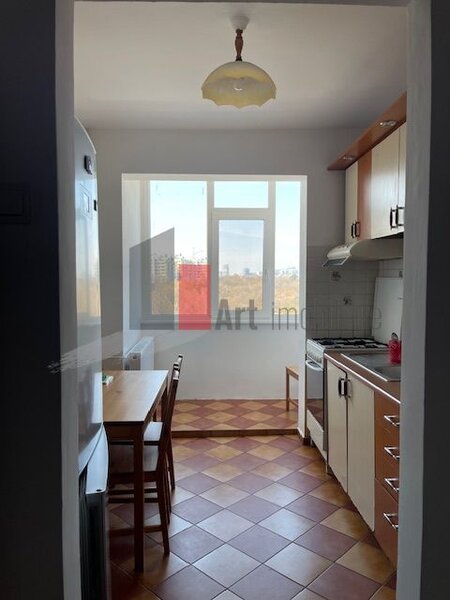 Trei camere vizavi de parcul Plumbuita.