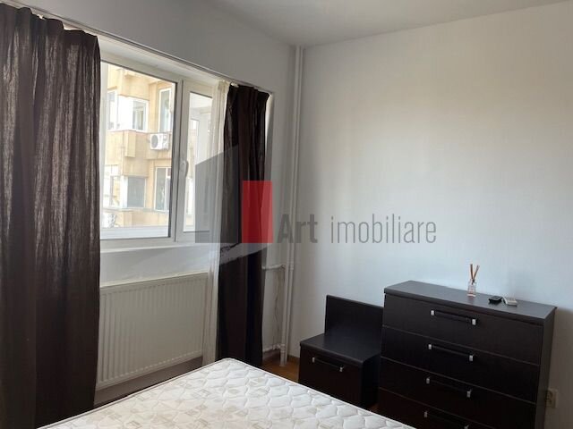 Trei camere vizavi de parcul Plumbuita.